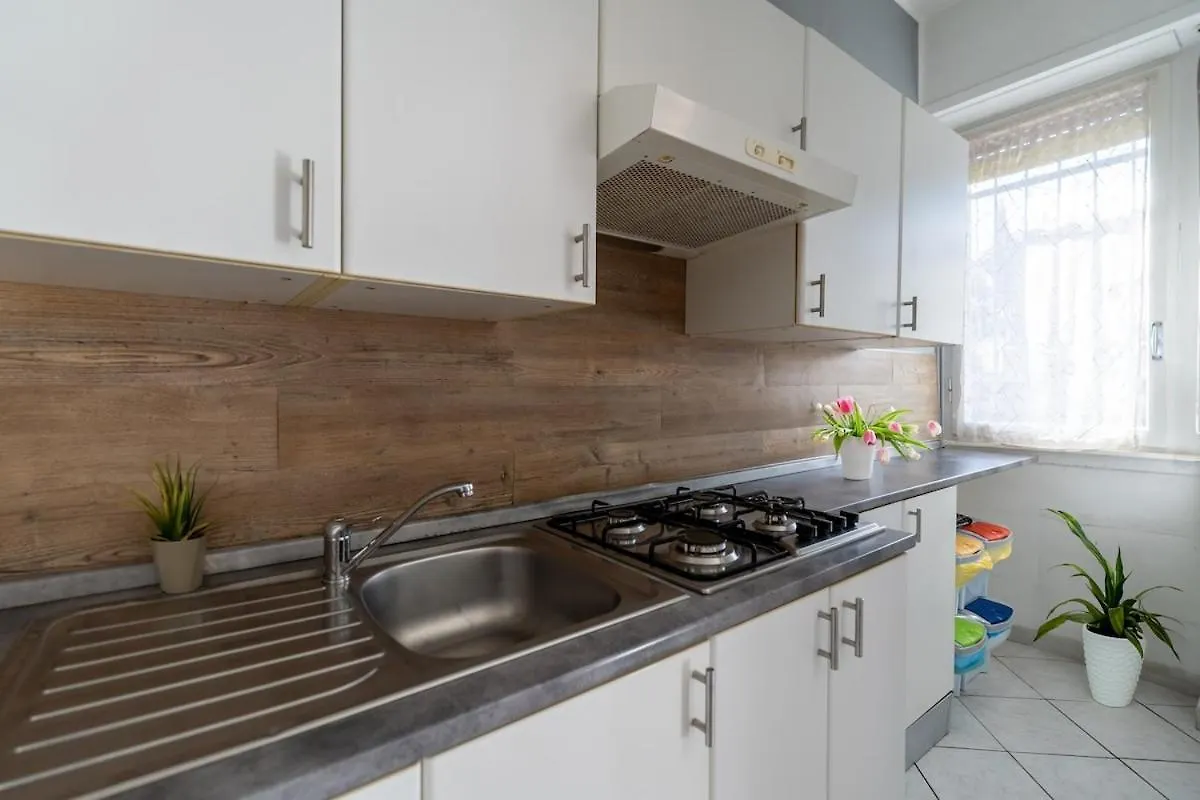 Humanitas Very Bright With Balcony With Smartworking Rozzano Italien